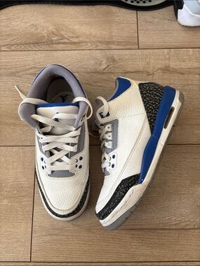 Jordan Men's White Blue Retro Sneakers